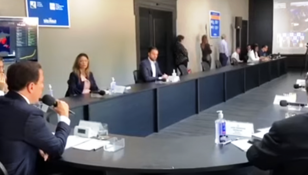 Bolsonaro e Dória batem boca em reunião virtual de governadores