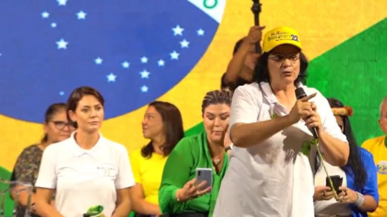 Damares diz que tiro em igreja tinha Michelle como alvo; SSP nega