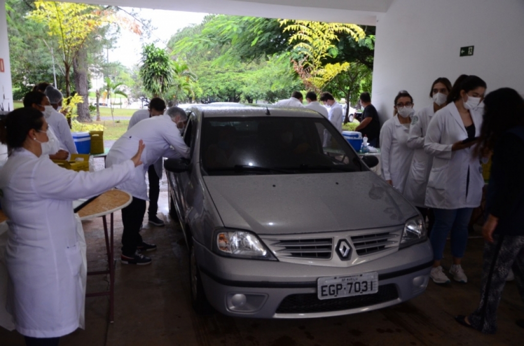 Vacinação a partir de 80 anos começa na segunda em unidades e Drive Thru