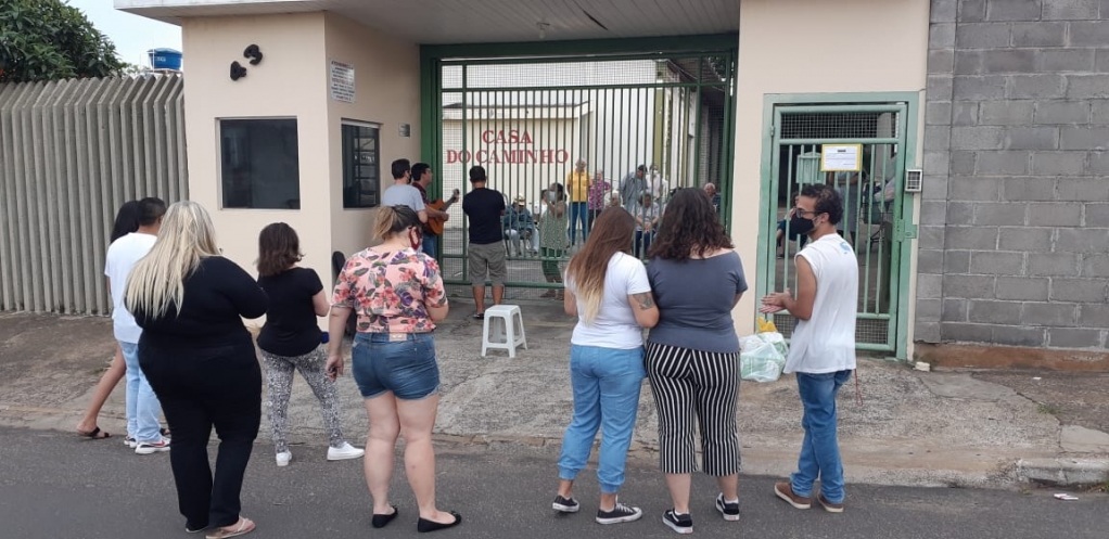 Drive-in solidário Univem tem palestras e ação social em prol da Casa do Caminho