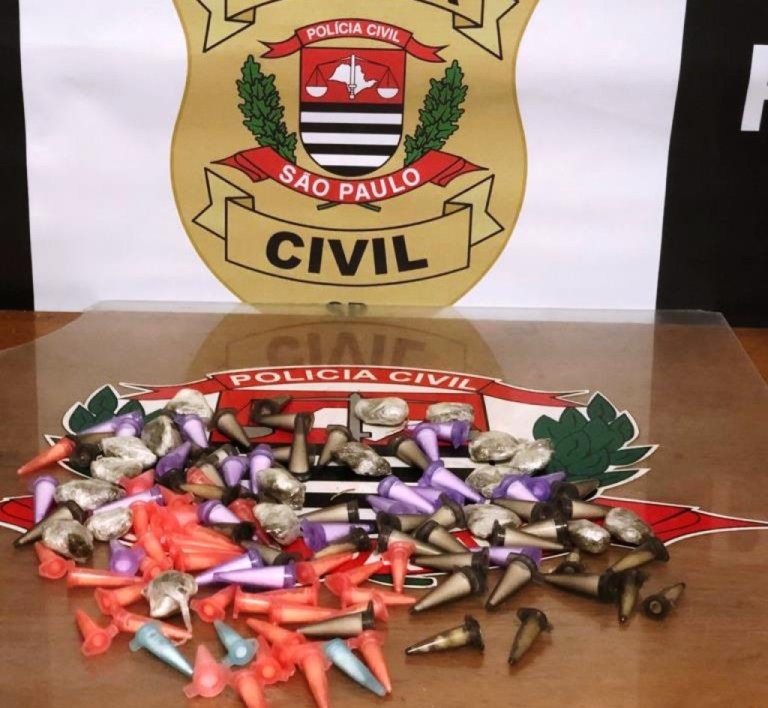 Dise flagra rapaz com 120 porções de droga em favela na zona Sul