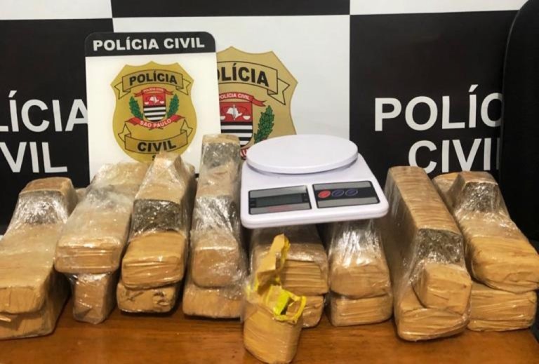 Polícia apreende oito quilos de maconha com acusado por distrbuição