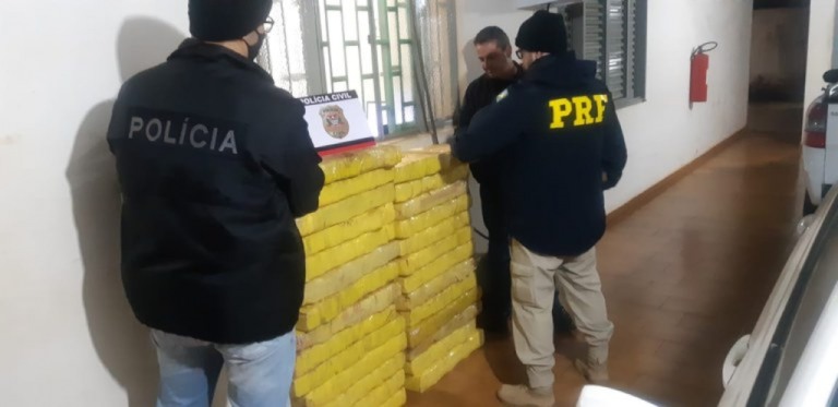 Rota caipira - Operação da PRF e Dise apreende 243kg de maconha em Ourinhos