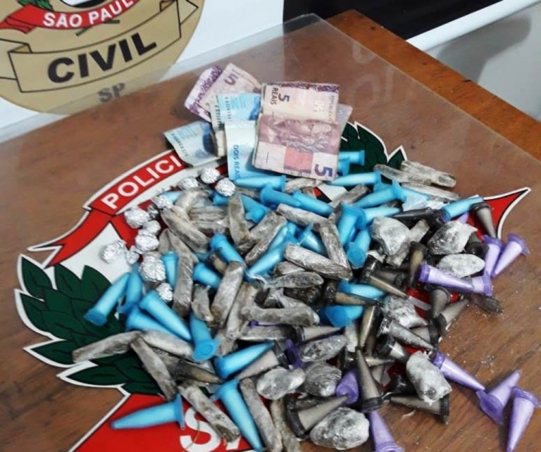 Polícia apreende 150 porções de drogas em ponto de tráfico na zona norte