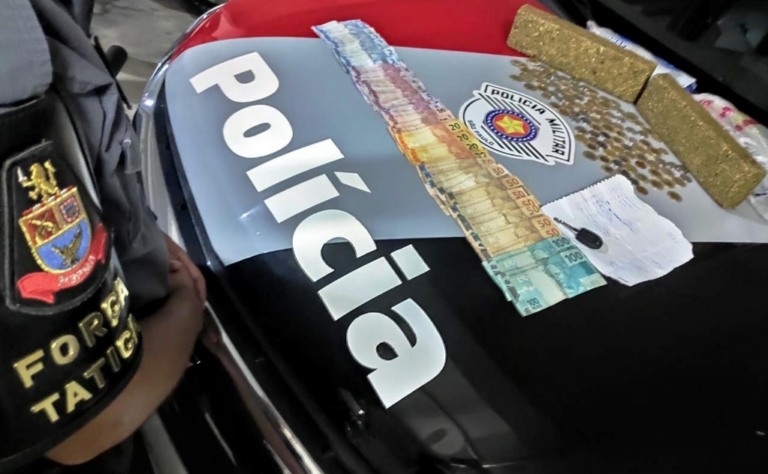 Polícia MIlitar prendeu dois por tráfico de drogas em Marília; motorista tentou fugir