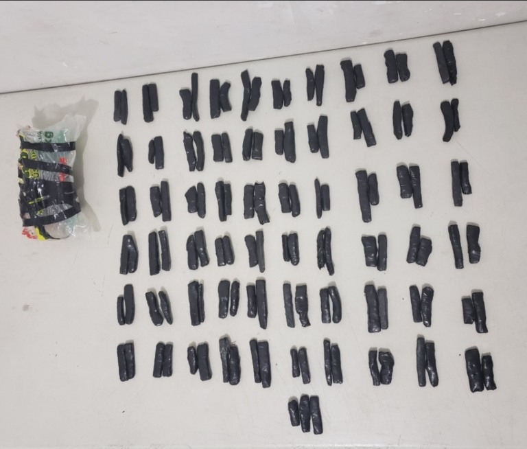 PM prende acusado de tráfico e recolhe drogas deixadas para venda em Marília