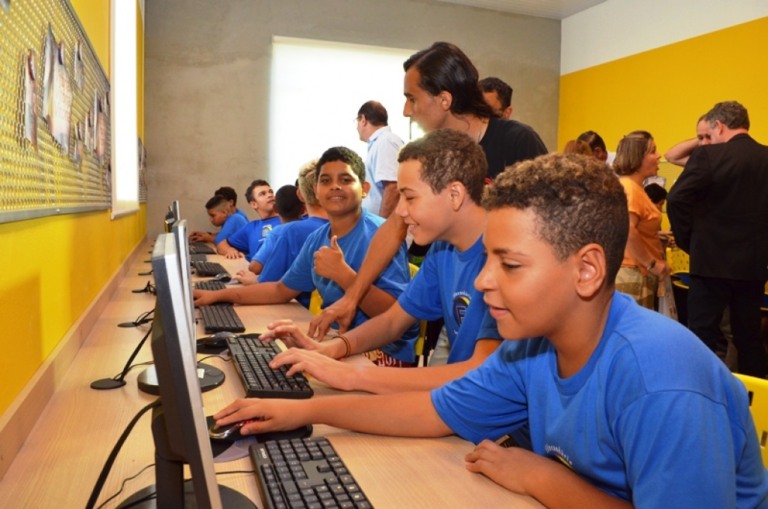 Entrega de novas salas moderniza e mostra força de projeto social no Educandário
