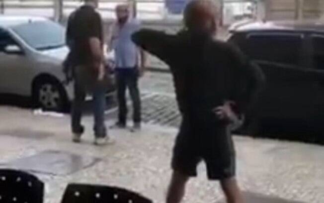 morador de rua dançarino