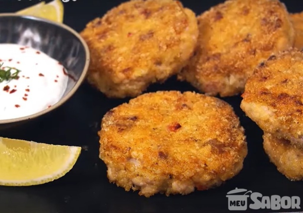 Prove agora mesmo esse delicioso Bolinho de Salmão assado!! Tasty ?