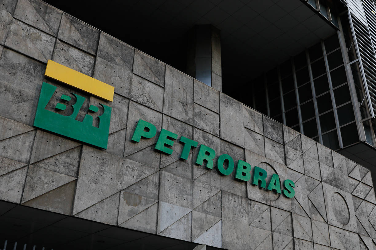 Petrobras está de volta aos holofotes? Veja se vale a pena investir