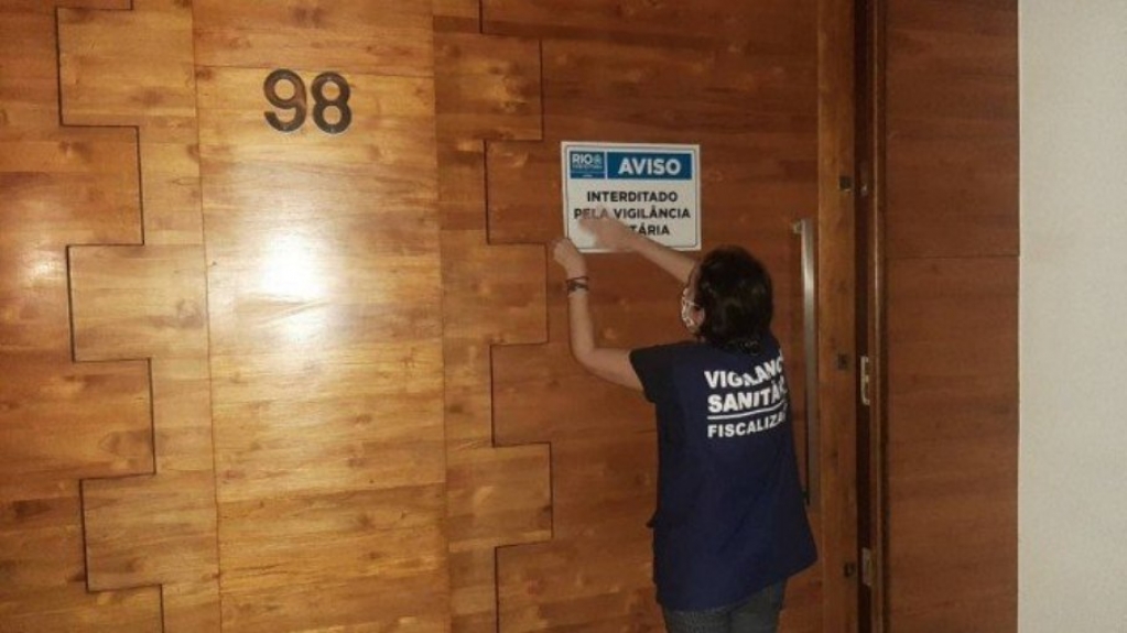 Festas clandestinas em casas de swing e saunas são monitoradas no RJ pelas redes Festas clandestinas em casas de swing e saunas são monitoradas no RJ pelas redes