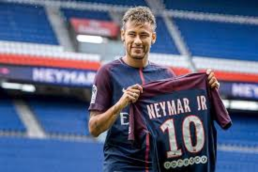 Neymar leva "bronca" do Detran por passeio na França