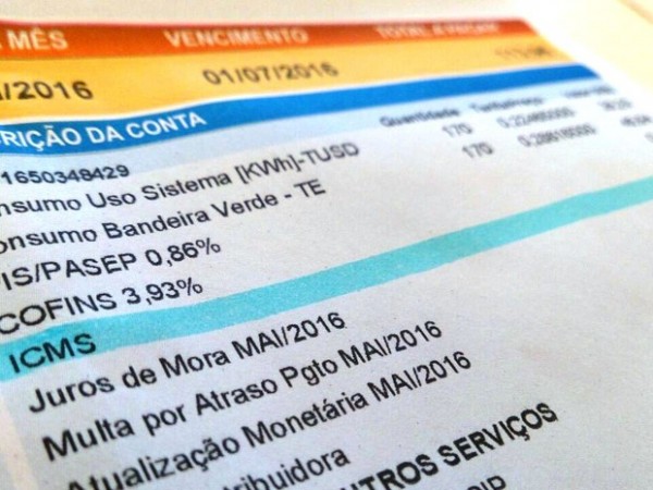 Conta de luz deve cobrar taxa extra até novembro