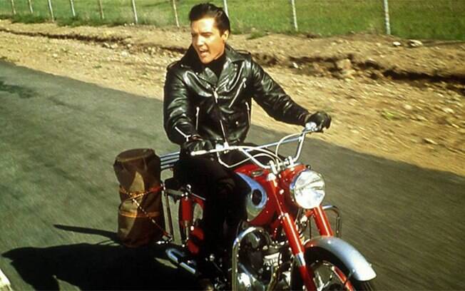 Elvis Presley em sua Honda CB 77 1964 em 