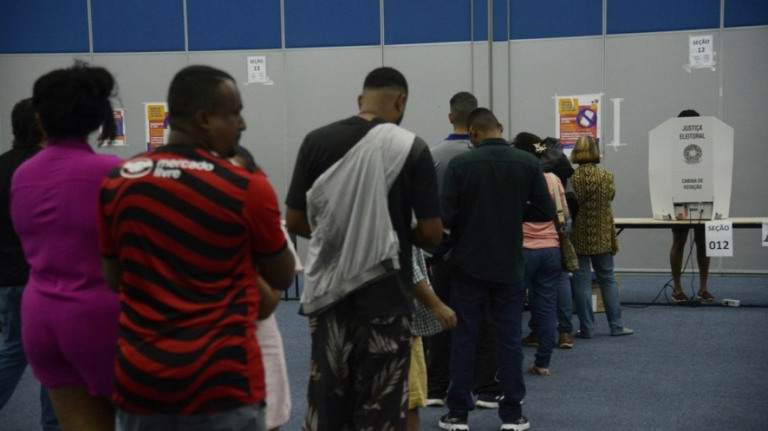 Eleitor é esfaqueado em centro de votação na Grande São Paulo