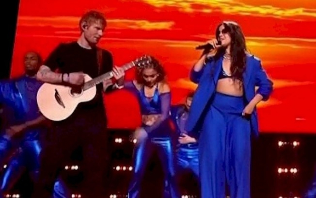 Ed Sheeran e Camila Cabello cantam "Bam Bam" ao vivo Ed Sheeran e Camila Cabello cantam "Bam Bam" ao vivo