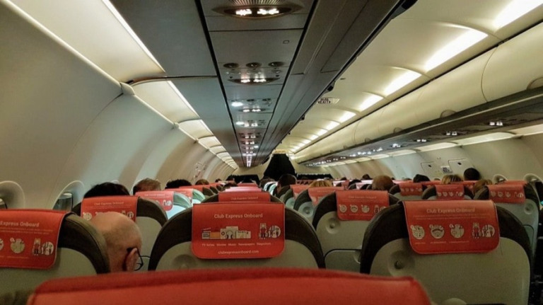 Empresa aérea deve indenizar passageira por 14 horas de atraso em voo