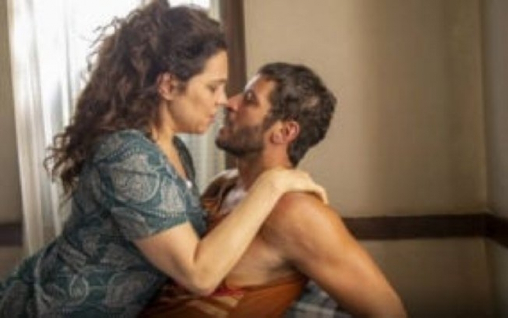 'Pantanal': Maria Bruaca não resiste e faz sexo com Levi 'Pantanal': Maria Bruaca não resiste e faz sexo com Levi