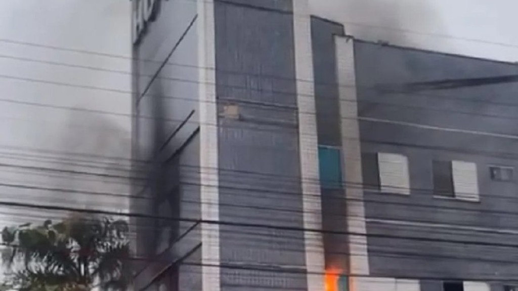 Incêndio atinge hotel em Santa Catarina e deixa 14 feridos Incêndio atinge hotel em Santa Catarina e deixa 14 feridos