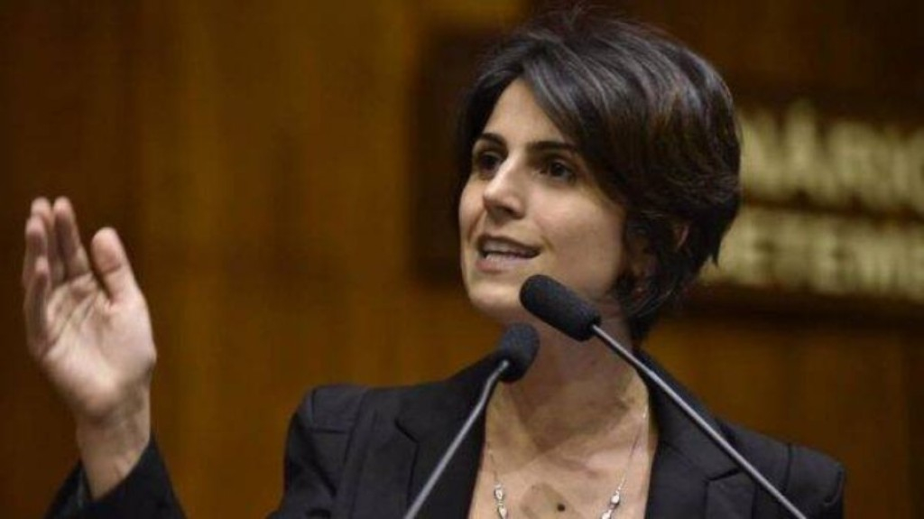 Manuela d'Ávila denuncia constar como morta em cadastro do SUS Manuela d'Ávila denuncia constar como morta em cadastro do SUS