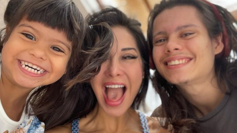 Maíra Cardi responde ataques à filha: 'É muito pensamento ruim'