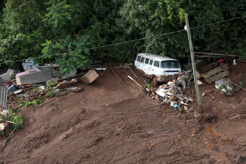 Minas tem 350 desaparecidos após rompimento de barragem; nove mortos