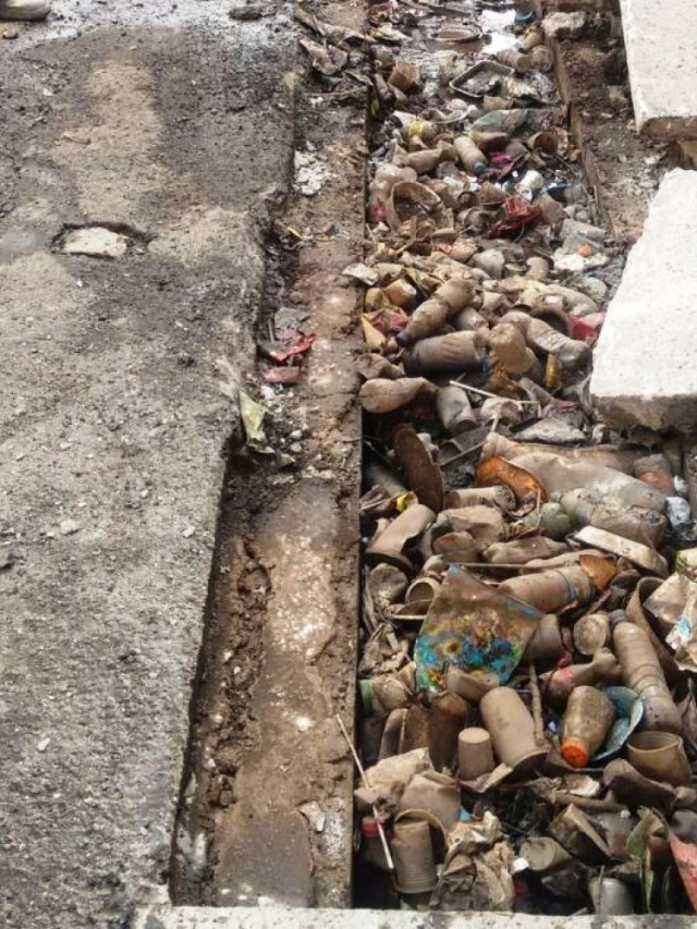 Prefeitura pede ‘consciência’ sobre lixo e entulho em bueiros