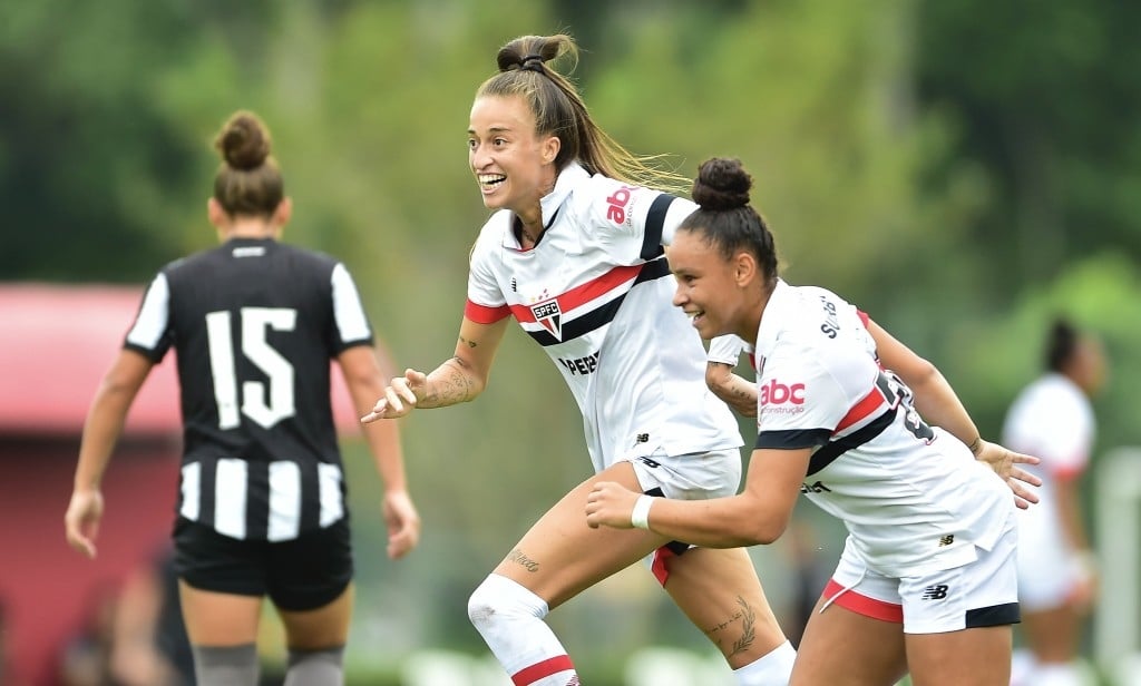 São Paulo goleia o Botafogo e mantém invencibilidade no Brasileirão Feminino