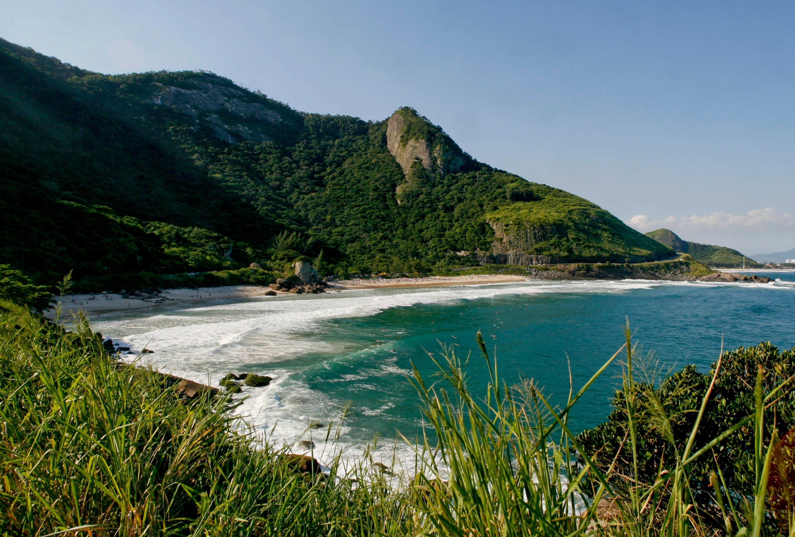 Longe das principais praias e com boas ondas, a Prainha é reduto de surfistas. Foto: Pedro Kirilos/Riotur