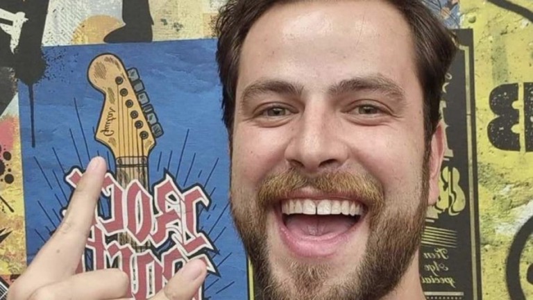 Gustavo não quer saber de lente de contato: "Feliz com o diasteminha"