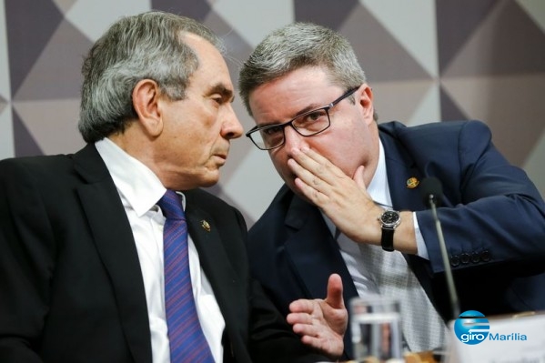 Raimundo Lyra (PMSB) e Antonio Anastasia (PSDB), presidente e relator da comissão – Agência Brasil