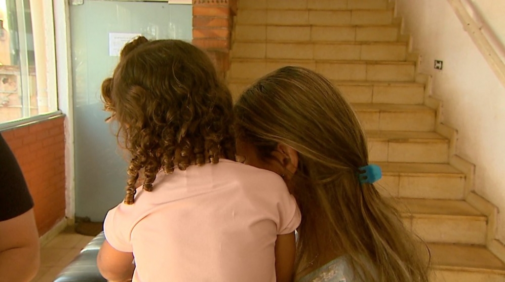 Mãe acusa creche de permitir saída de criança com dois anos em Ribeirão