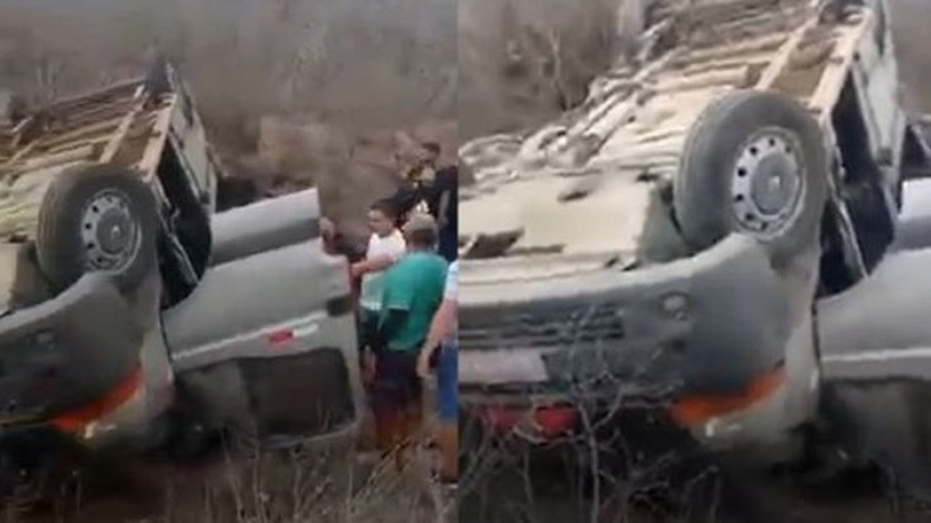 Van com equipe de Gusttavo Lima capota na Paraíba Van com equipe de Gusttavo Lima capota na Paraíba