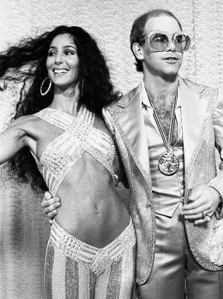 Cher durante apresentação no The Rock Music Awars, em 1975. Foto: Reprodução/Arquivo 