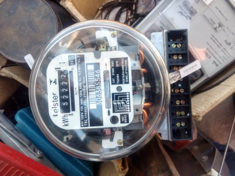 Polícia investiga furto de energia e apreende medidor em grande bar de Marília