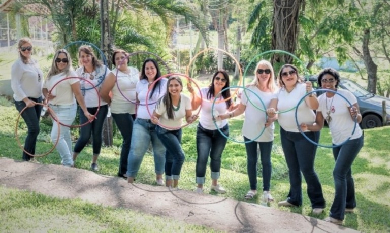 Quem cuida? Projeto de atenção a professoras termina com ensaio fotográfico
