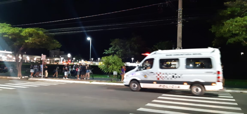 Jovens mudam movimento em pista de cooper e aglomeração preocupa; assista Jovens mudam movimento em pista de cooper e aglomeração preocupa; assista