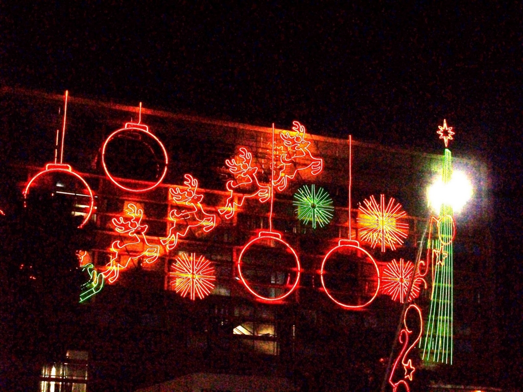 Prefeitura adia volta do Natal Iluminado mas pode enfeitar prédios e avenidas