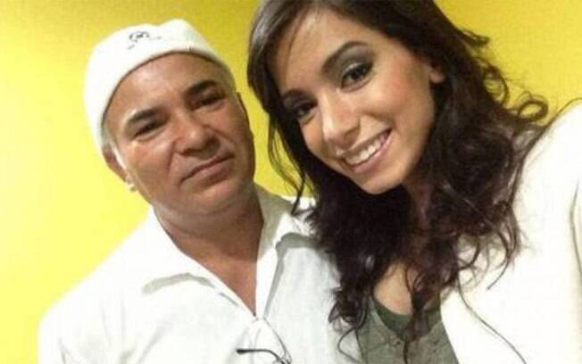 Anitta e pai de santo