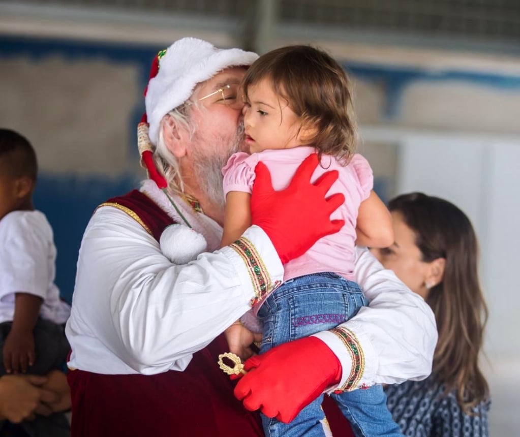 Apae tem festa com Papai Noel, brindes e lazer em fase de muitas realizações