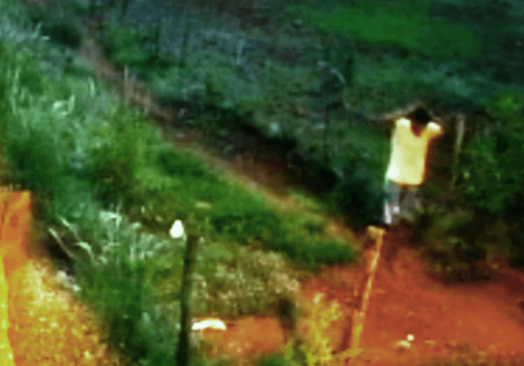 Jurados absolvem ex-policial filmado em morte de suspeito em Ourinhos Jurados absolvem ex-policial filmado em morte de suspeito em Ourinhos