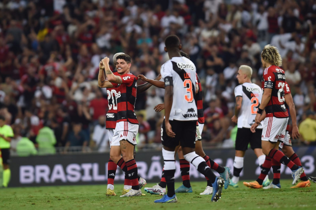 Flamengo goleia o Vasco por 4 a 1 no Maracanã pelo Brasileirão