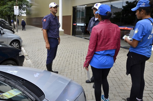 Agentes de trânsito já estão nas ruas  ; multas só dia 15