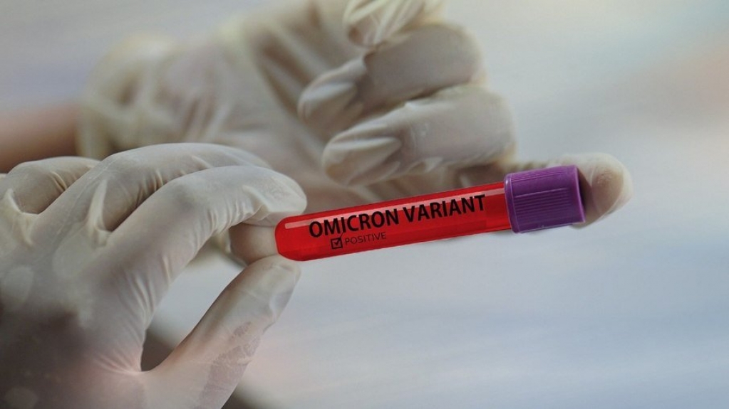 Ômicron: França flexibiliza restrições sanitárias no país