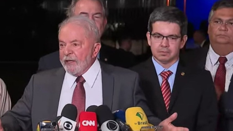 Presidente não deve interferir no comando do Congresso, diz Lula
