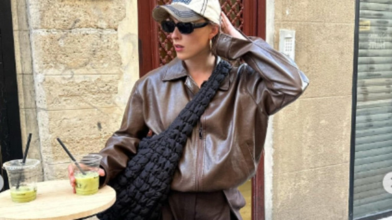 Reprodução/Instagram Bolsa Transversal domina os looks streetstyle