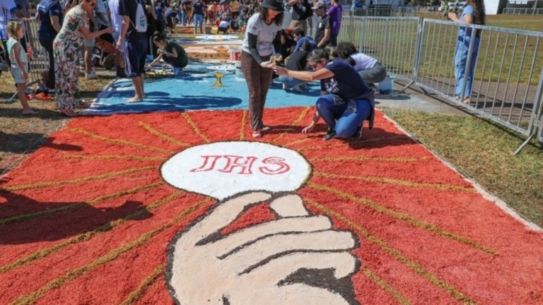 Agência Brasília Católicos colorem a Esplanada com os tapetes eucarísticos neste Corpus Christi
