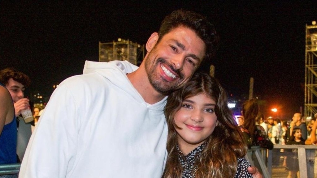Cauã Reymond encanta web com surpresa de aniversário para filha Sofia: ‘Paizão’ Cauã Reymond encanta web com surpresa de aniversário para filha Sofia: ‘Paizão’