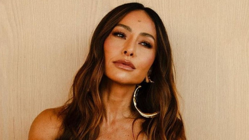 Sabrina Sato exibe clieque pra lá de enlouquecedor e agida web: ‘Muito gata’