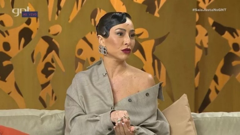 Sabrina Sato relembra término com Dhomini: 'Chorava por ele'